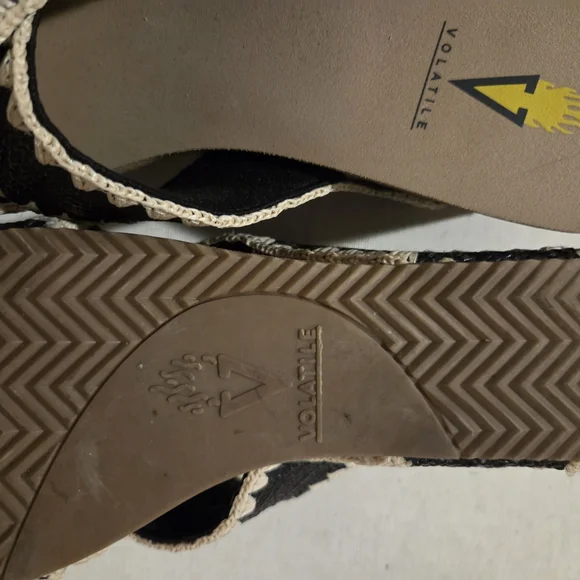 Volatile Black and Cream Women's Sandals - Picture 3 of 4